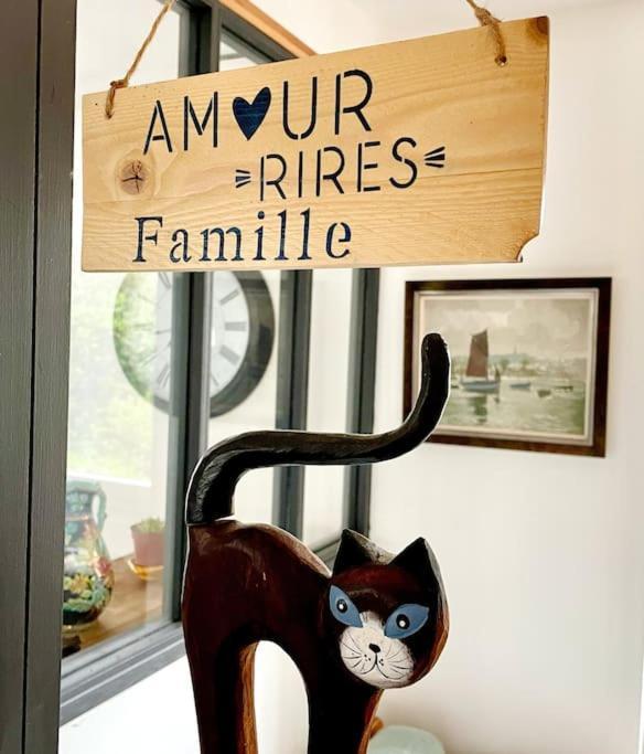 L'Amour, Le Rire Et La Famille Hillion Bagian luar foto